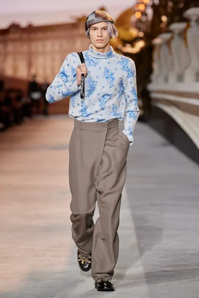 Look 49
